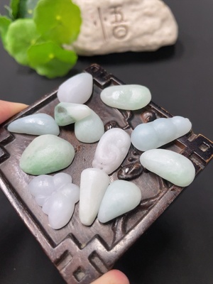 F34978428 Jadeite Rough Pendants Sell as a Lot