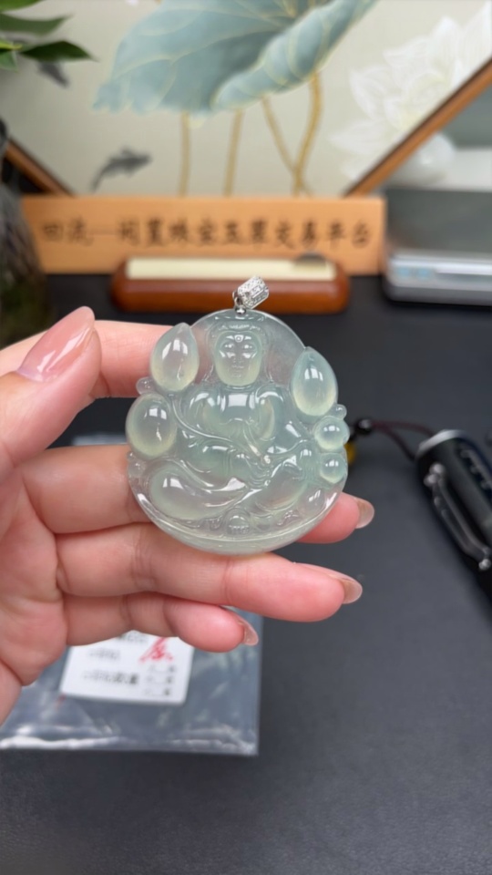 F35088184 Jadeite Guanyin Pendant, Total Weight Approx. 34.1g, 18K Gold Clasp, Set with Diamonds