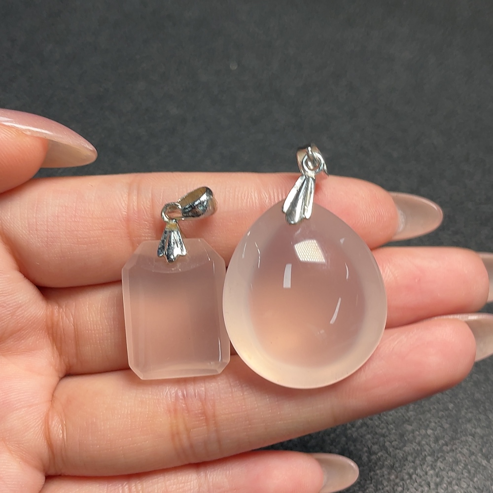 C34067008 Crystal Pendant Non-Gold Total Weight Approx. 20.82g Sell as a Lot