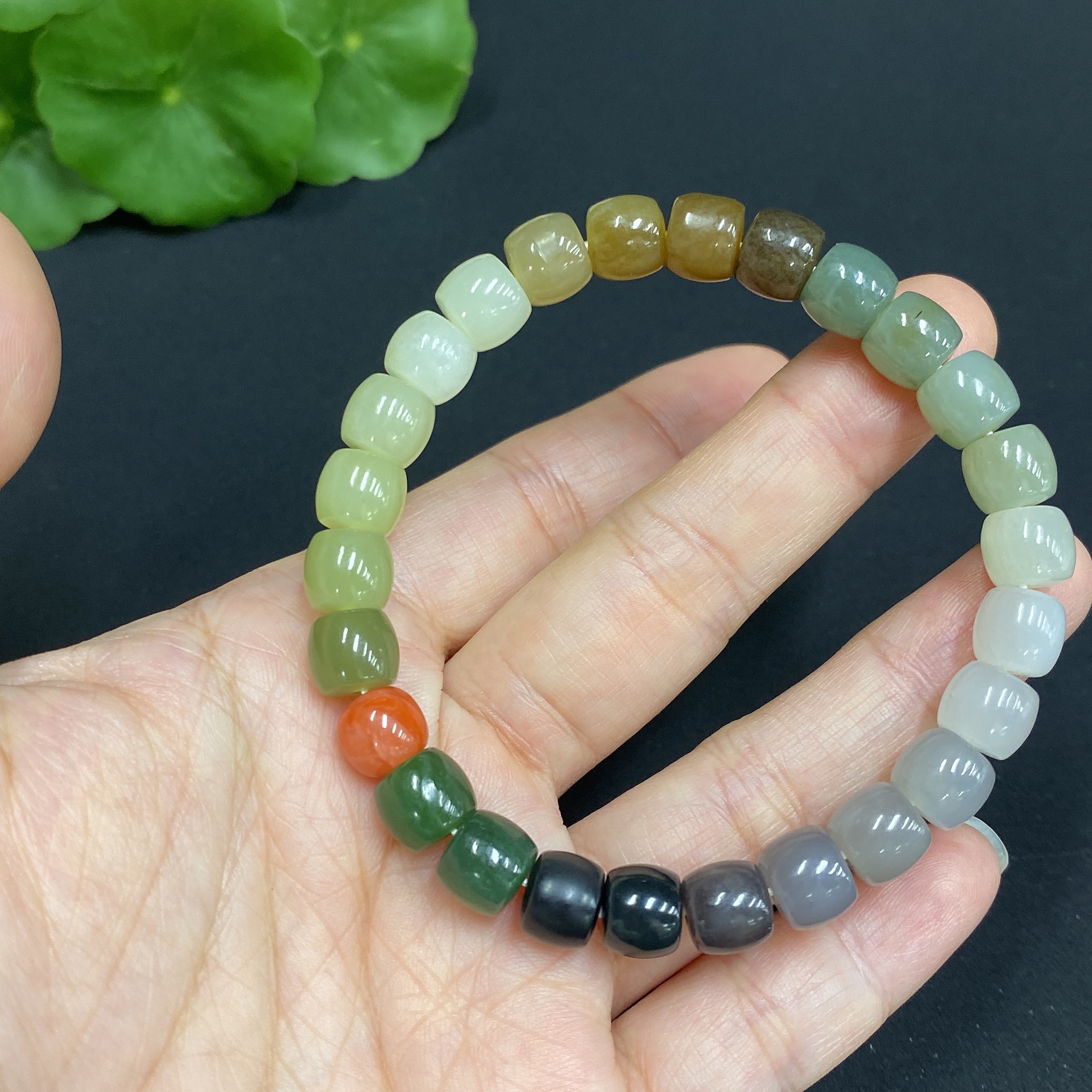 H34985428 Hetian Jade Bracelet, approx. 7.7mm, total weight approxxi. 21进程中，配珠非和田玉