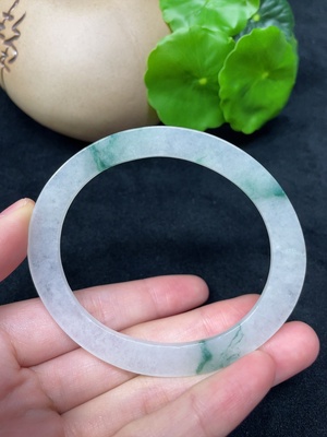 F45335361 翡翠贵妃手镯 总重约14.35g 圈口56.2/49.2