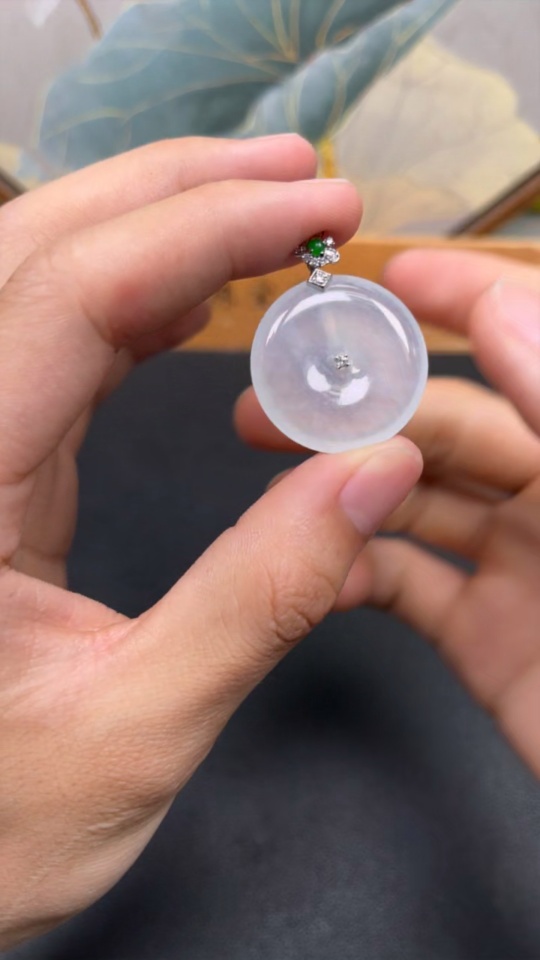 F29320346 Jadeite Pendant Peace Buckle with 18k Gold and Diamond Accents, Total Weight Approximately 8g