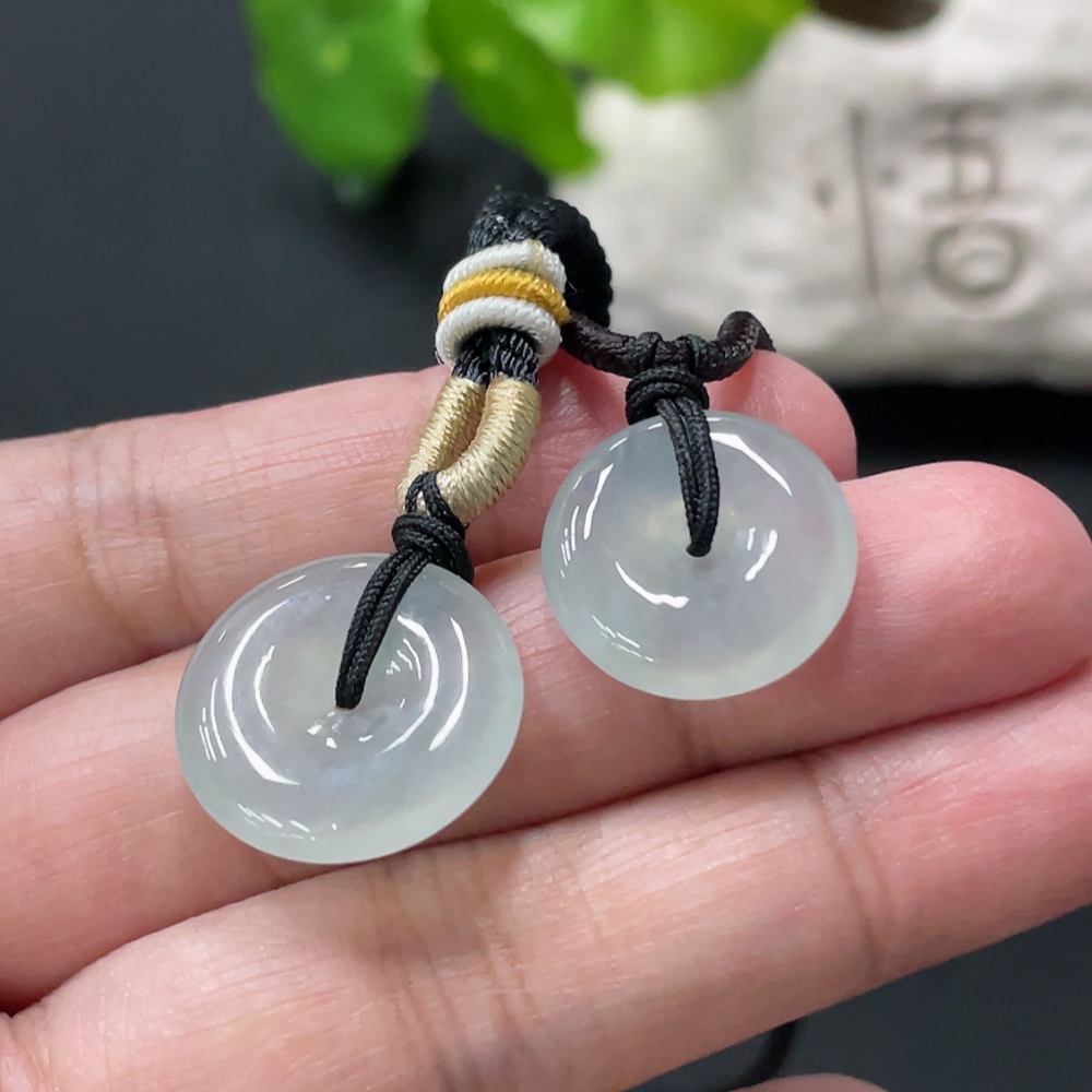 F35108117 Jadeite Peace Knot Pendant