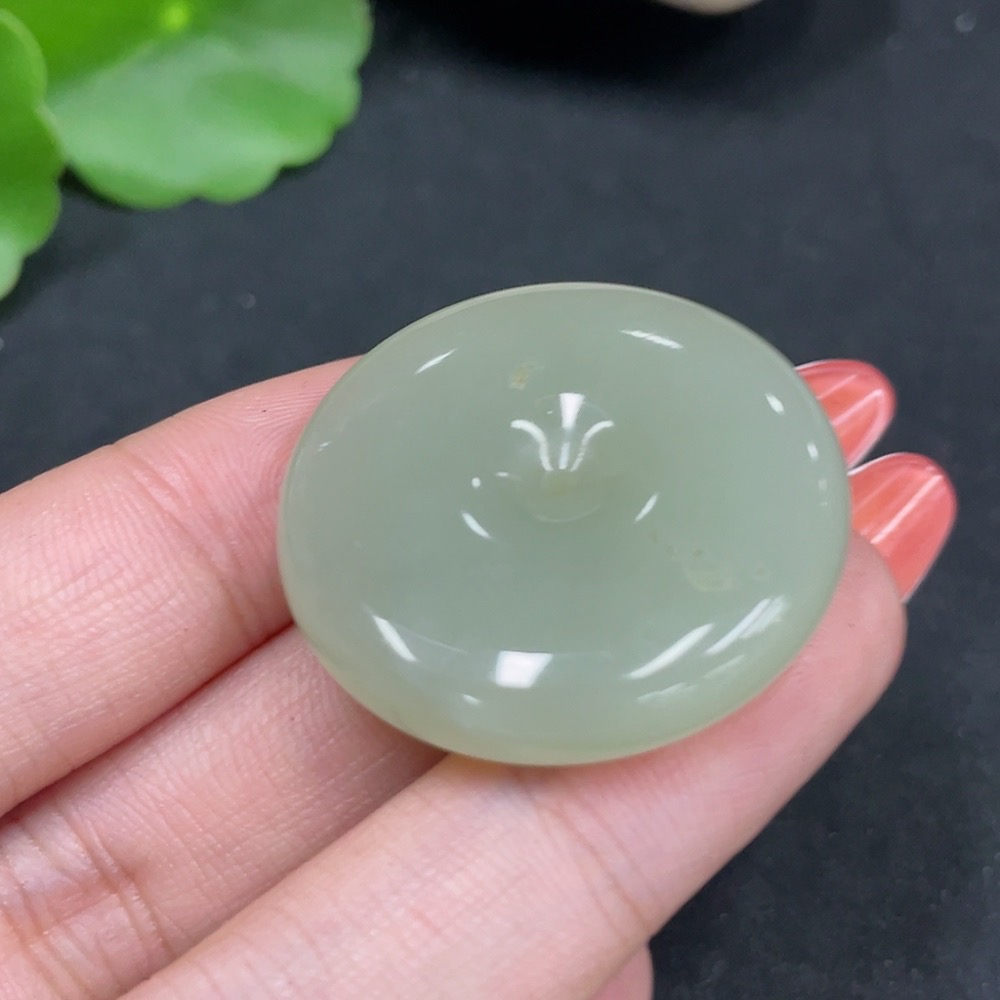 H34063581 Hetian Jade Pendant    Peace Knot    Total Weight Approx. 16.5g