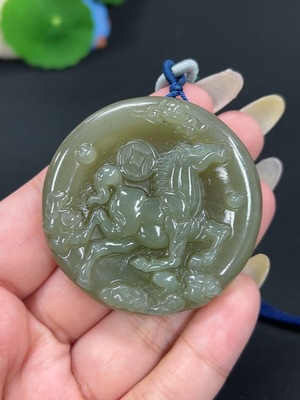 H42979383 和田玉挂件 马上有钱 货品总重约[含绳]52.5g
