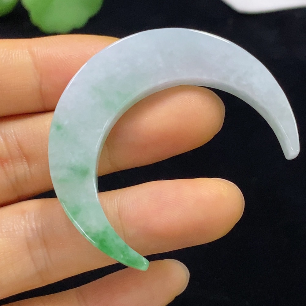 F34023980 Jadeite Crescent Pendant Total Weight Approx. 15.64g