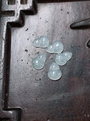 F41897358 翡翠葫芦镶嵌件 一手走 货品总重约0.81克