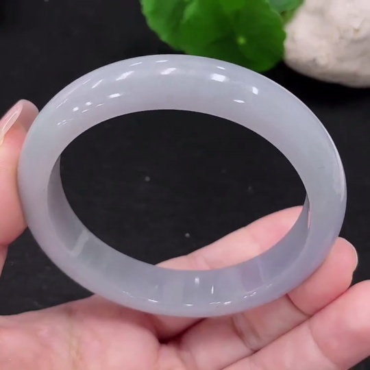 F33827428 Jadeite Round Bangle 57.2 Loop Size Total Weight Approx. 57.9g