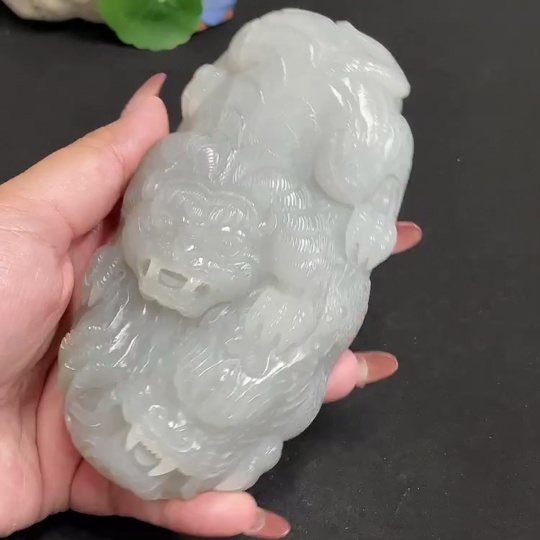 H35118366 Hetian Jade Handheld Carving 'Soaring Dragon and Leaping Tiger' Total Weight Approx. 441.1g