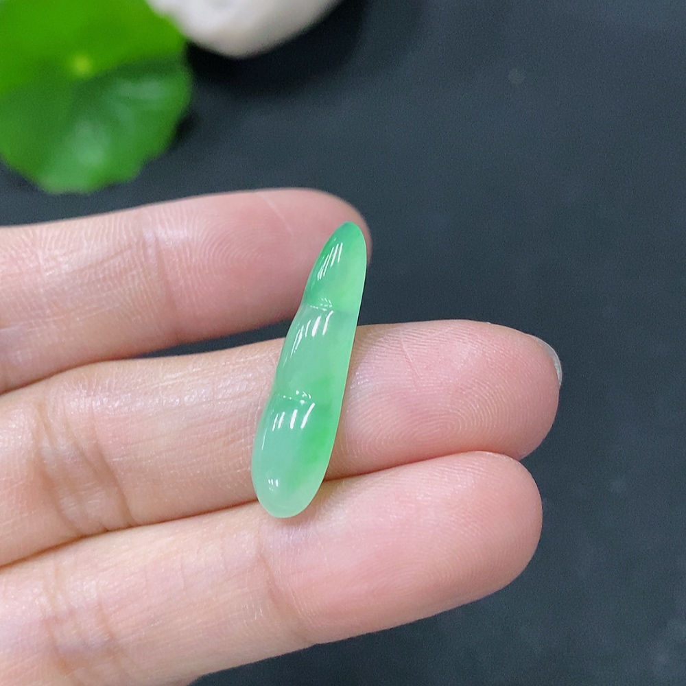 F31587395 Jadeite Inlaid Lucky Bean