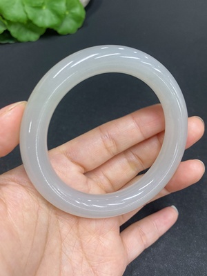 H32772002 Hetian Jade Round Bangle Size 55 Total Weight Approx. 53.4g
