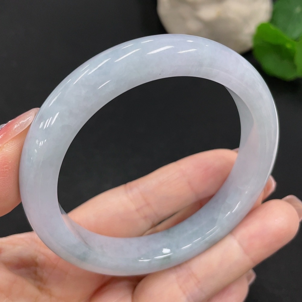 F26994212 Jadeite Regular Bangle 58.8 Inner Diameter Approx. 61.8g Total Weight