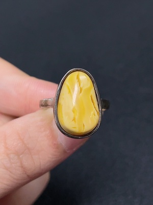 C43203318 琥珀蜜蜡戒指  非金  活口  货品总重约5.75克