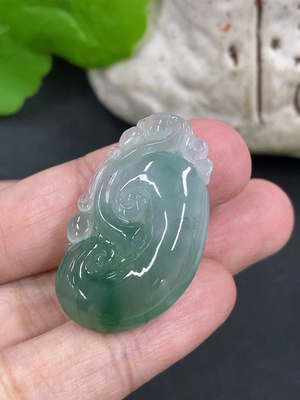 F46525341 翡翠如意挂件 货品总重量约6.5克