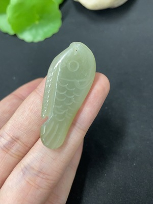 H41856373 和田玉挂件 年年有余  货品总重约5.5g
