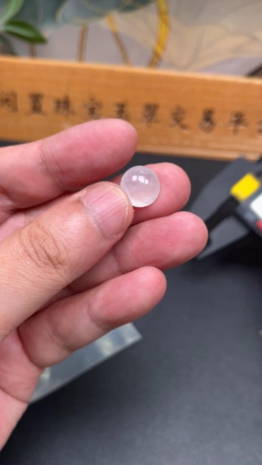 F34050194 Jadeite cabochon, total weight approx. 1.1g