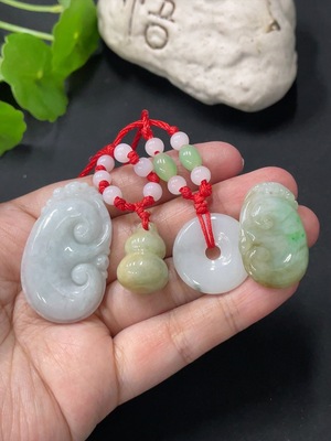 F31631979 Jadeite Pendant, Color Origin Undetermined, Non-A Grade Beads