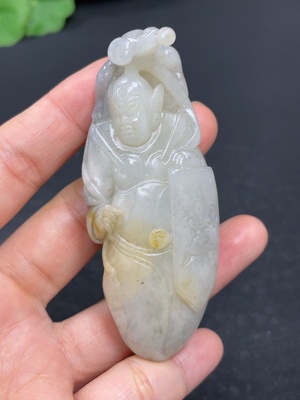 H42954030 和田玉挂件   守护神    货品总重约55.2g     皮色成因未定    含其他矿物成份