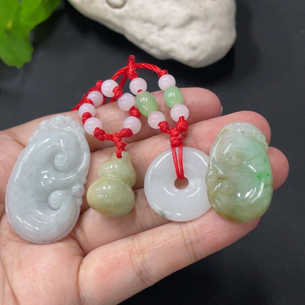 F31631979 Jadeite Pendant, Color Origin Undetermined, Non-A Grade Beads