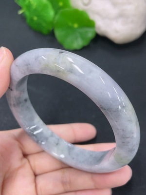 F46567149 翡翠正圈手镯 圈口58.7mm 货品总约重64g