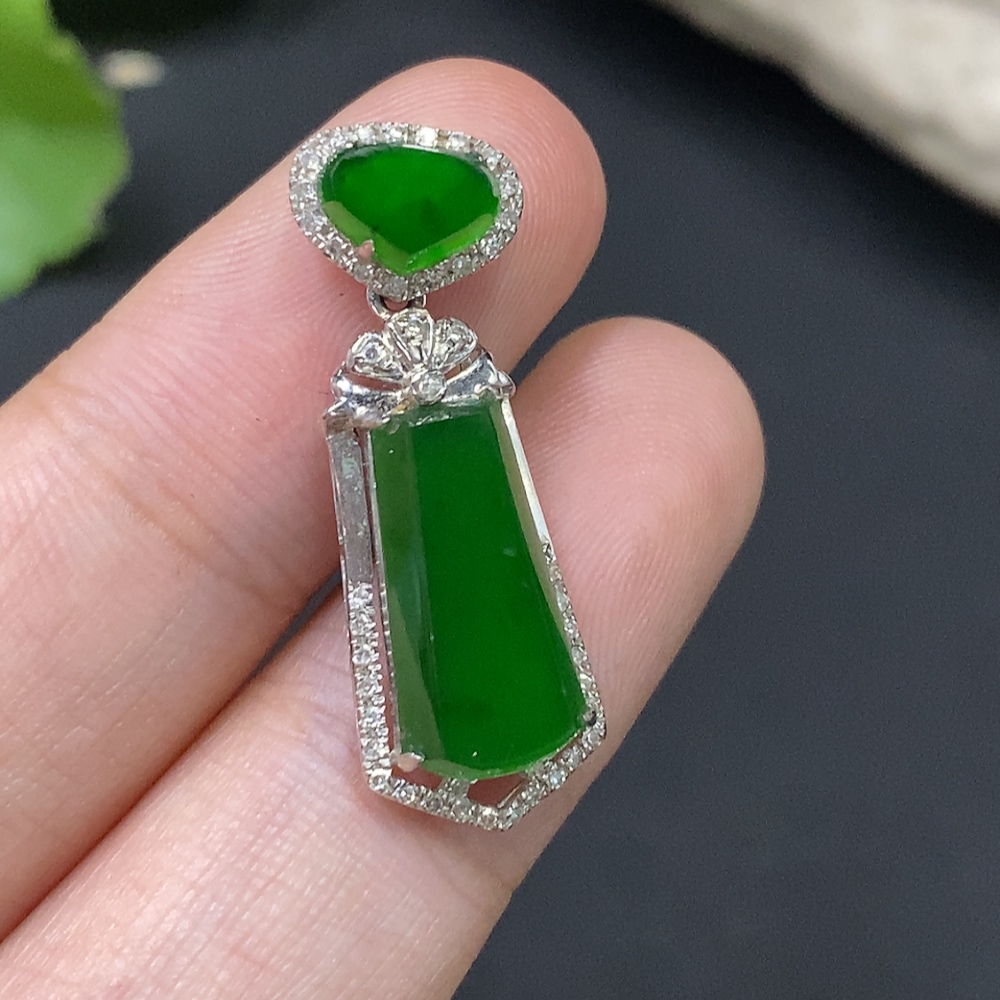 F27121691 Jadeite Plain Pendant Pendant with 18k Gold Mount, Total Weight Approx. 2.26g