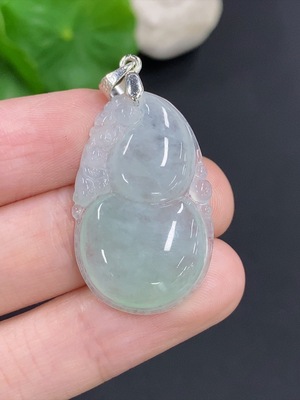 F46552249 翡翠葫芦挂件 非金 货品总重量约5克