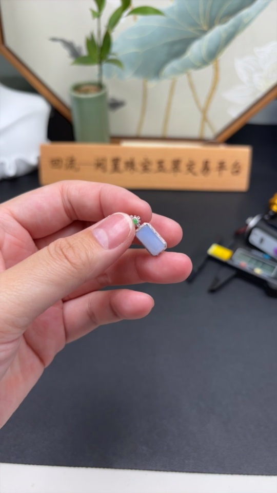 F33933563 Jadeite Inlaid Pendant 18k Gold Total Weight Approx. 2g