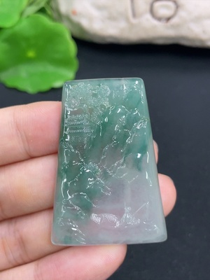 F46515521 翡翠挂件   山水      货品总重约14.6g