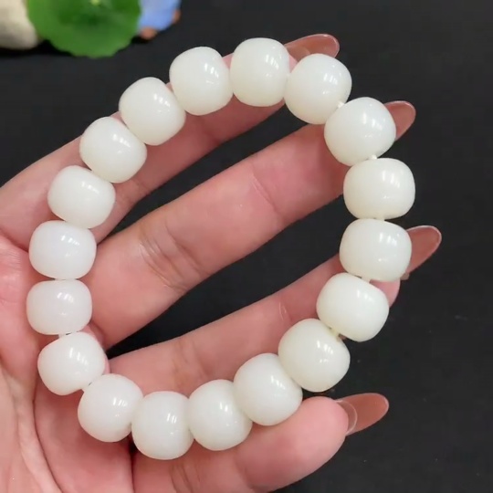 H35101104 Hetian Jade Bracelet, Approx. 12.7 mm Beads, Total Weight Approx. 57g