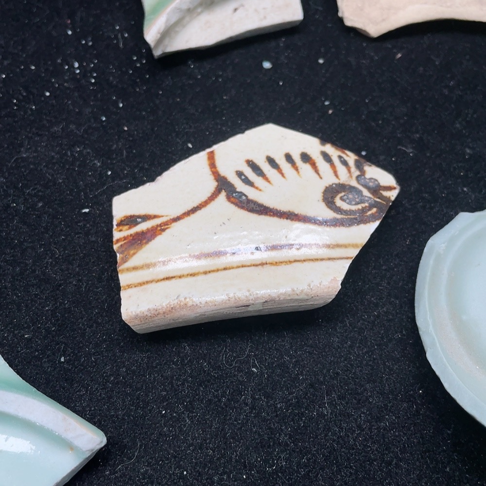 W25842679 High ancient colored glaze ceramic fragment (actual size prevails)