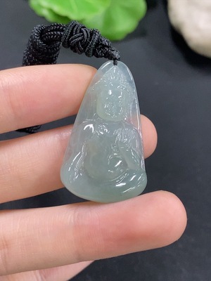 F46601034 翡翠观音挂件 货品总重约9g