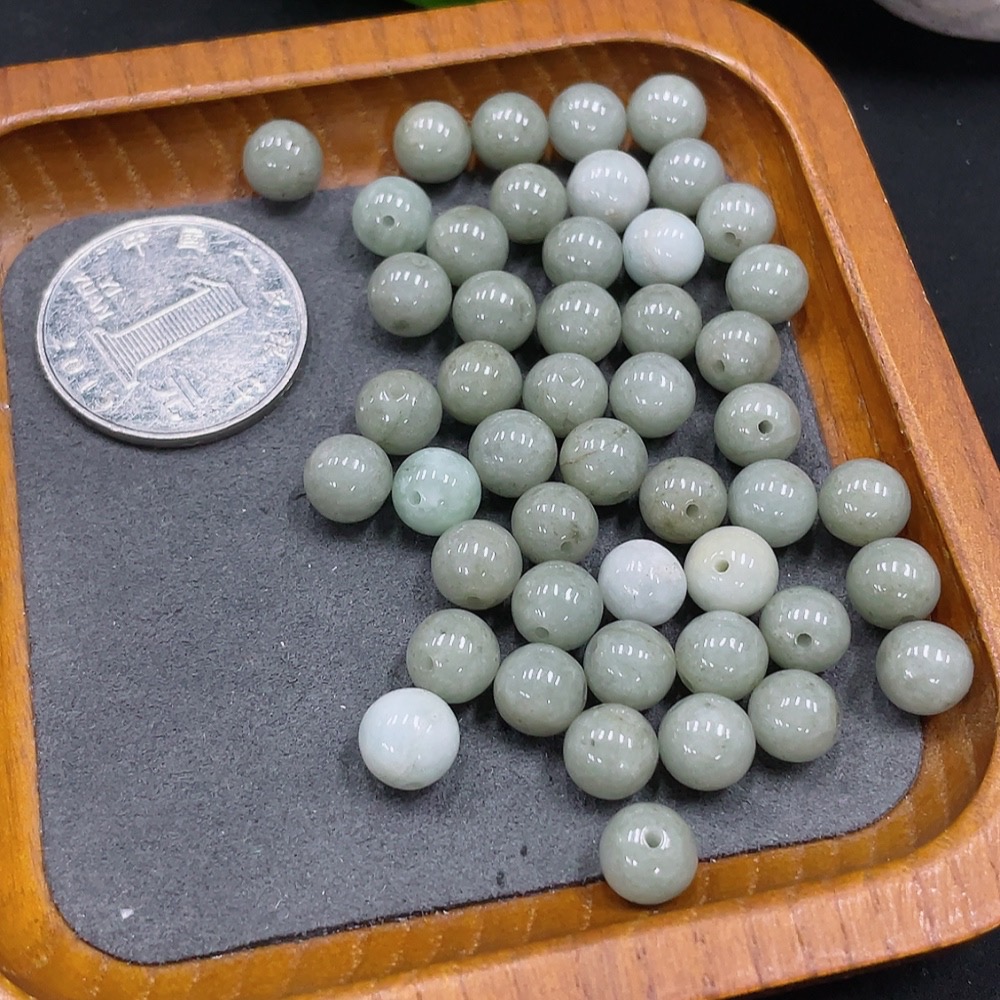 F35128335 Jadeite Beads Sell as a Lot Quantity 30+ Total Weight 39g