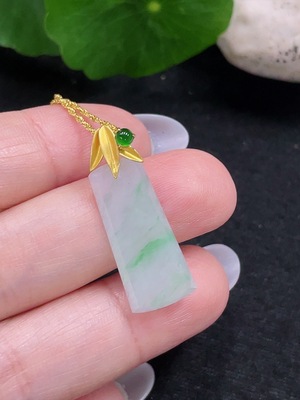 F33916862 Jadeite Plain Pendant 18DP with 18K Gold Total: Approx. 2.3g (incl. chain)