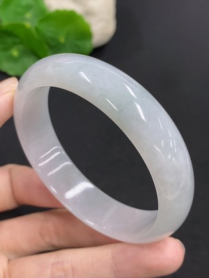 F39664661 翡翠正圈手镯 货品总重量约54克 圈口58
