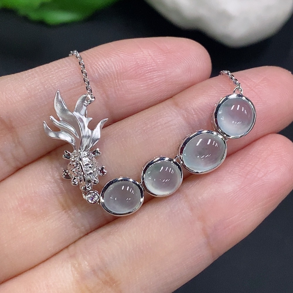 F23690881 Jadeite Cabochon Pendant with 18K Gold Setting, Total Weight Approx. 5.5g