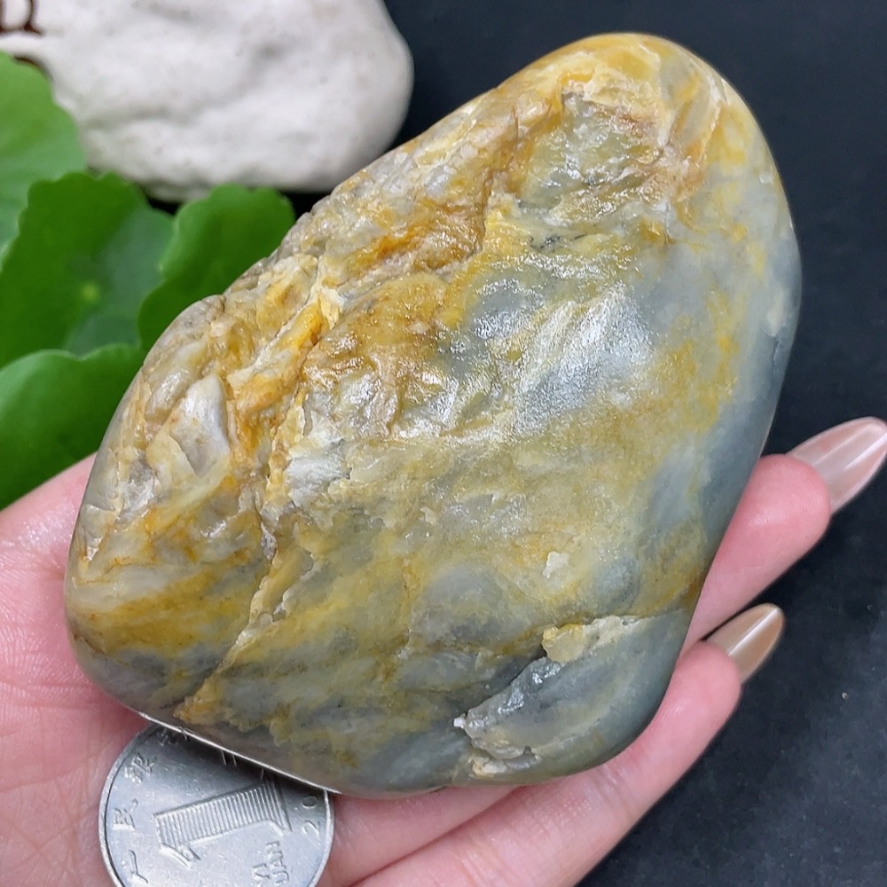 H32706212 Hetian Jade with undetermined skin color origin, containing other mineral components, total weight approximately 291.5g