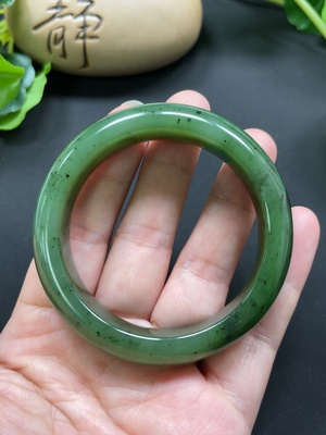 H43183452 和田玉正圈手镯 圈口52.3mm 总重约61.25g