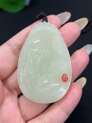 H42979640 和田玉挂件 观音 货品总重约[含链]55.4g 仅吊坠 皮色成因未定