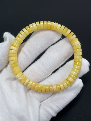 C46539658 琥珀蜜蜡手串  货品总重约8.19克 卡7.5mm左右