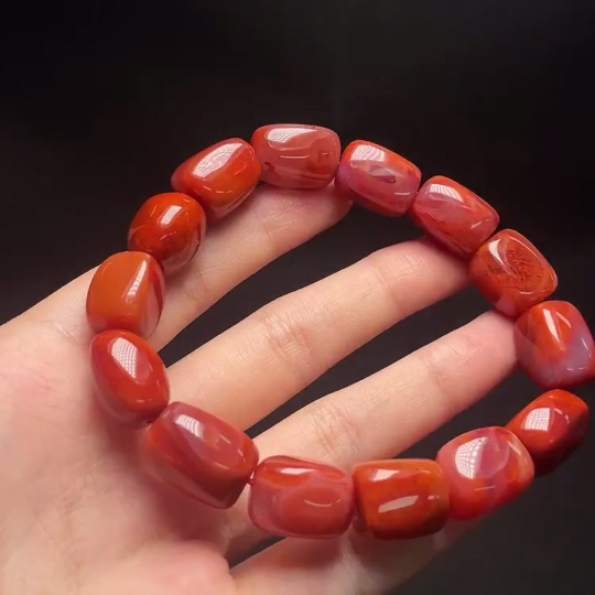 C34049208 Red Agate Bracelet with Visible Organic Matter, Total Weight Approx. 56.62g, Size About 11.9mm
