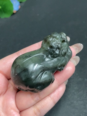H30551787 Hetian Jade Handheld Carving - Auspicious Beast - Contains Other Mineral Components, Total Weight Approx. 114.3g