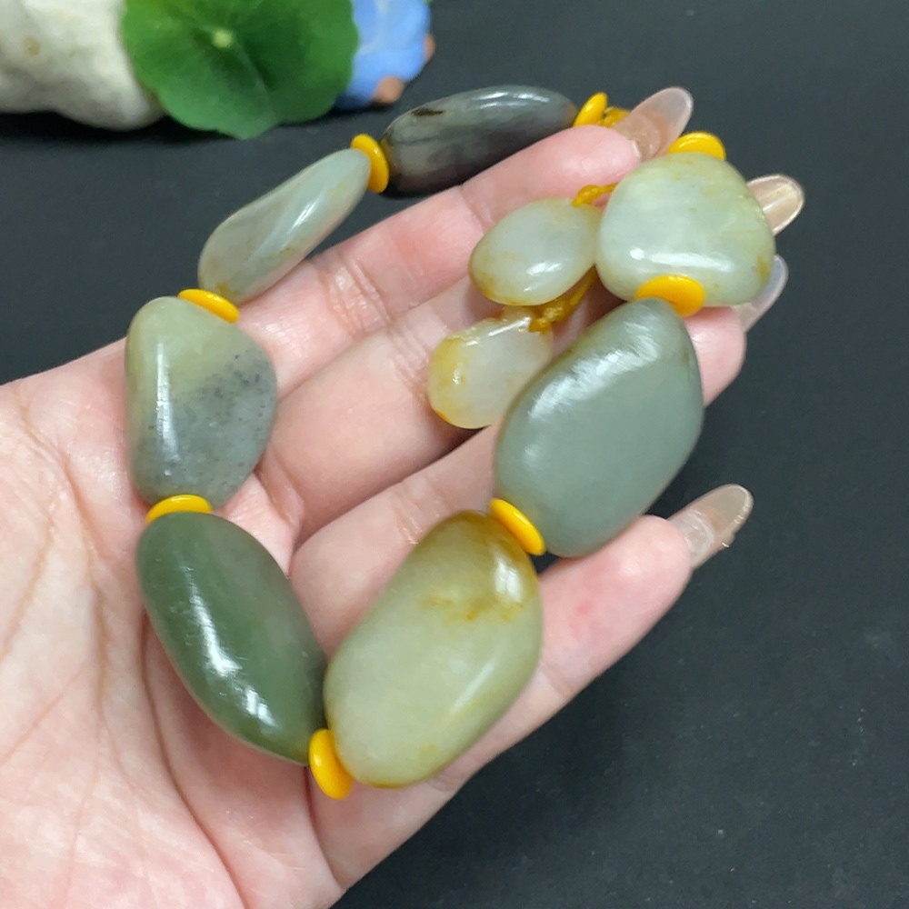 H32781310 Hetian Jade Bracelet, Contains Other Mineral Components, Undetermined Skin Color Origin, Beads Not Hetian Jade, Total Weight Approximately 89.7g