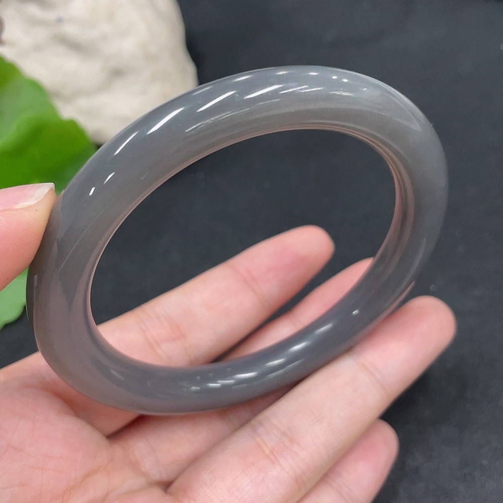 H31635266 Hetian Jade Round Bangle Size 57 Gross Weight Approx. 41.7g