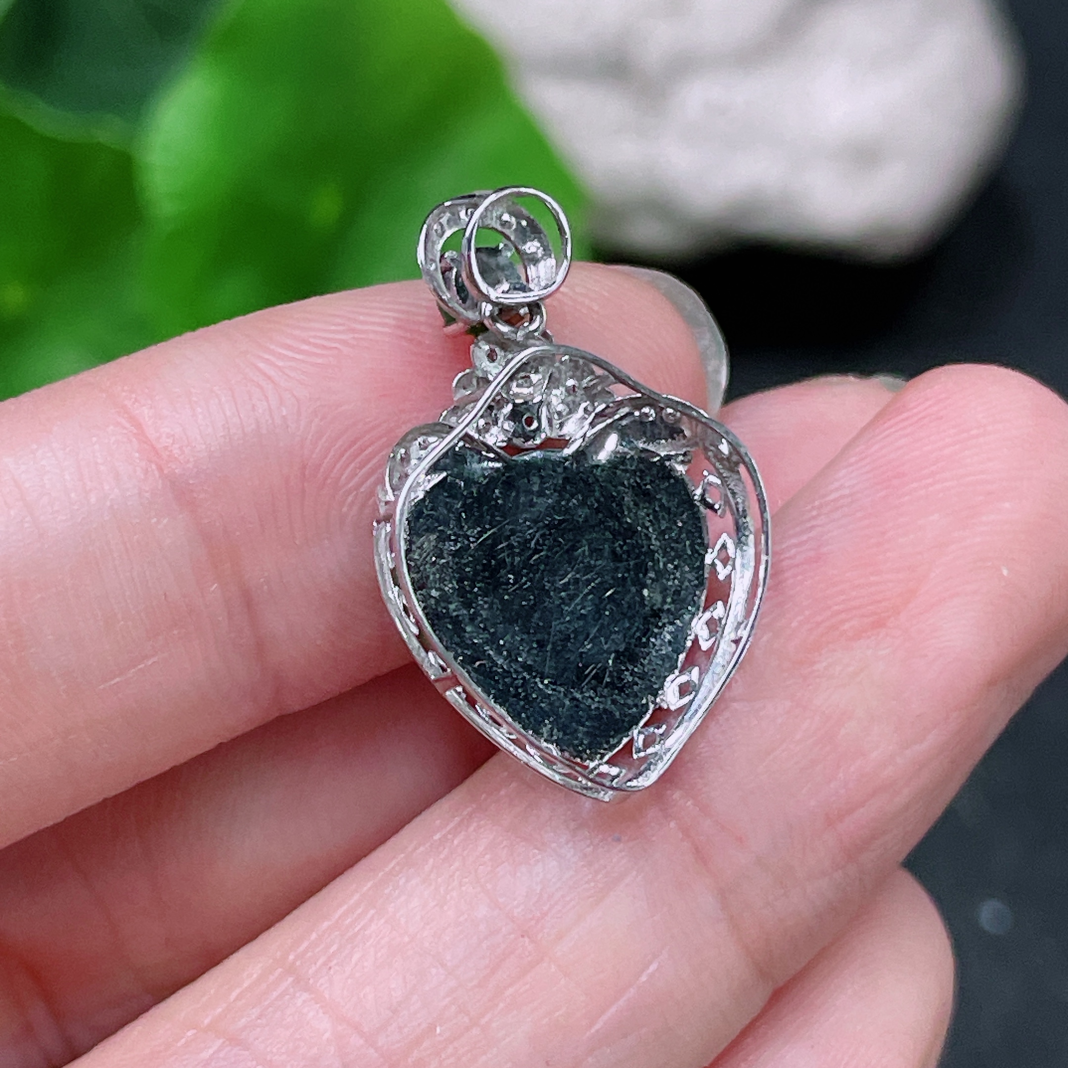 F32811131 Jadeite Inlaid Piece 18K Gold Setting with Diamond Accents Total Weight Approximately 1.47g