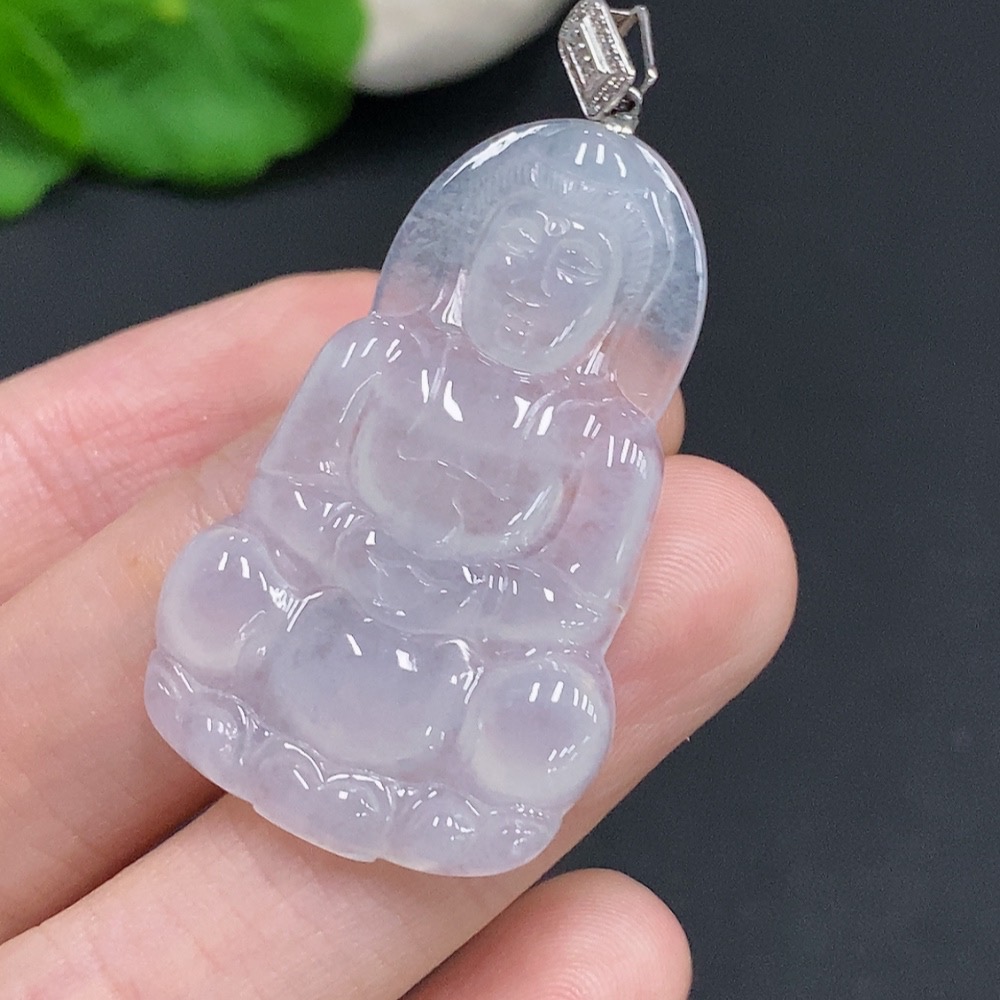 F30555920 Jadeite Guanyin Pendant with 18k Gold Clasp, Total Weight Approximately 6.7g