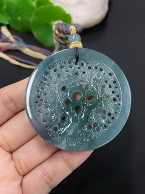 F41934696 翡翠挂件 货品总约重 含绳39.9g