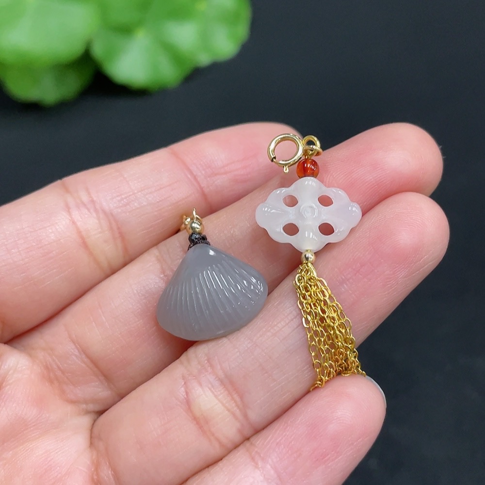 H34072673 Hetian Jade Pendant Antique Style + Scallop Non-Gold Total Weight Approx. 3g