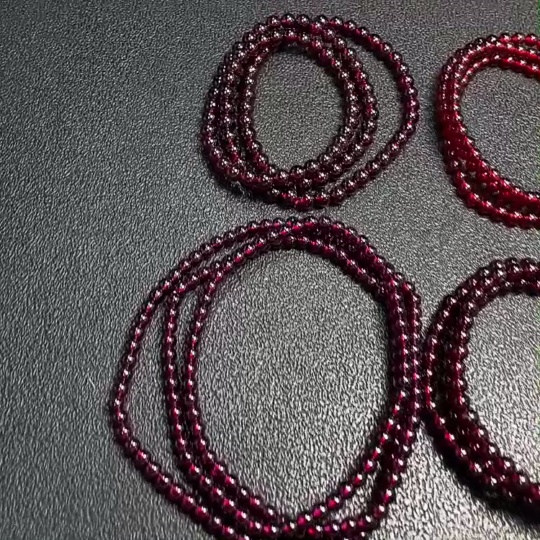 C33924203 Garnet Beaded Necklace Total Weight Approx. 113.06g Sell as a Lot