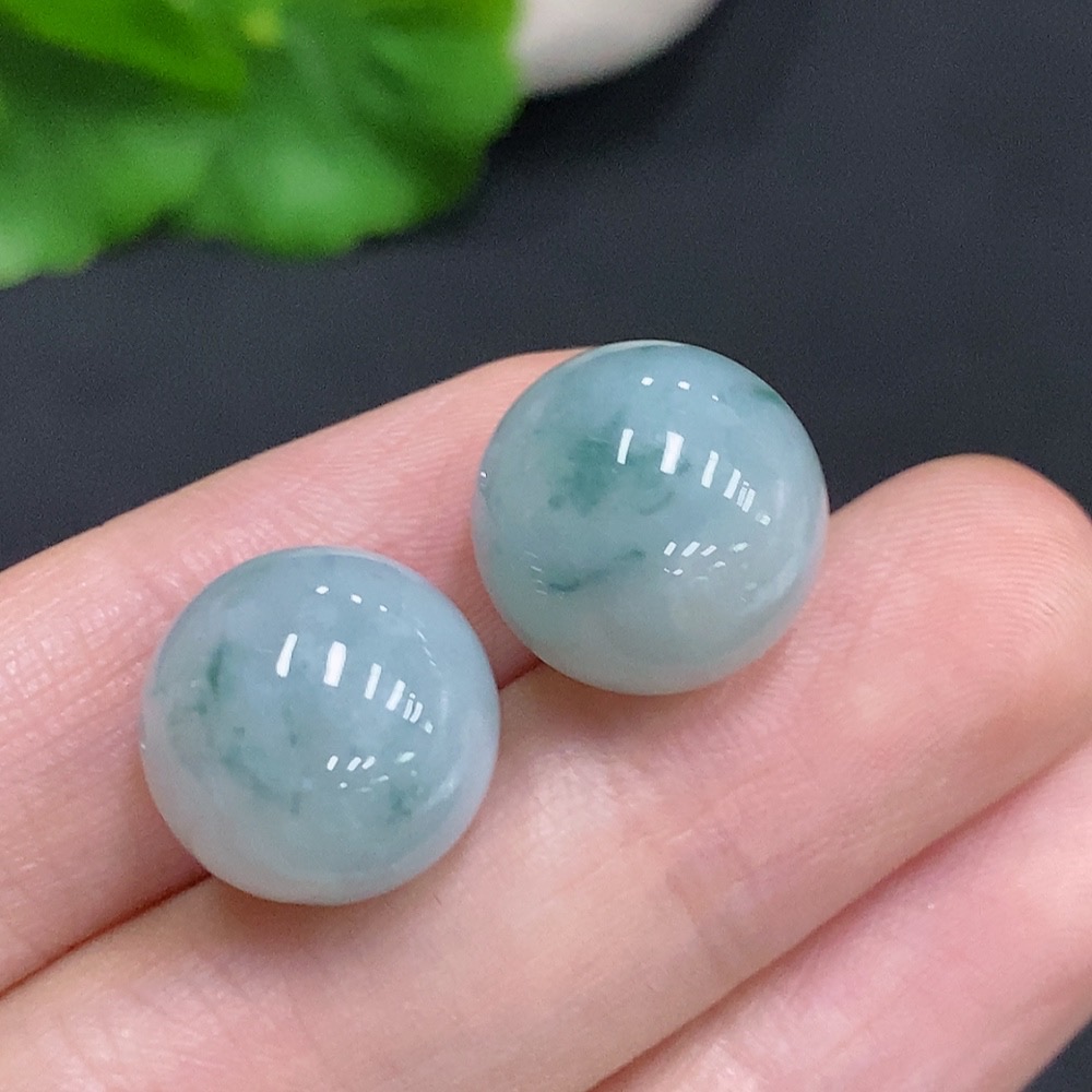 F33831279 Jadeite Beads Sell as a Lot