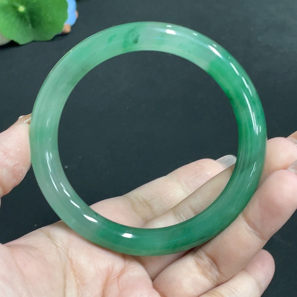 H31677118 African Emerald (Dulong Jade) Round Bangle